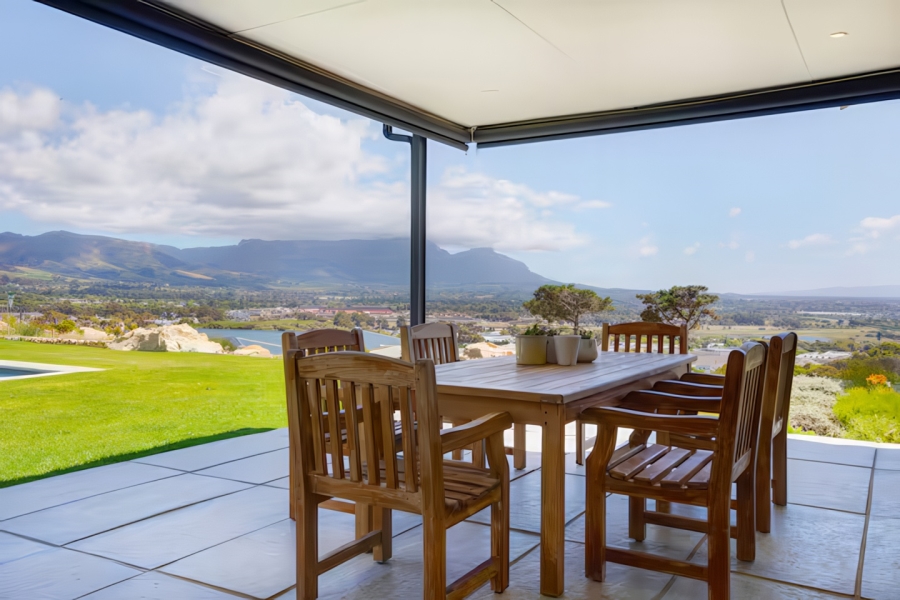 4 Bedroom Property for Sale in Stonehurst Mountain Estate Western Cape